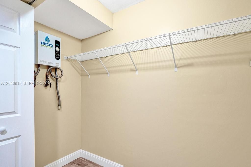 For Rent: $2,100 (2 beds, 2 baths, 1085 Square Feet)