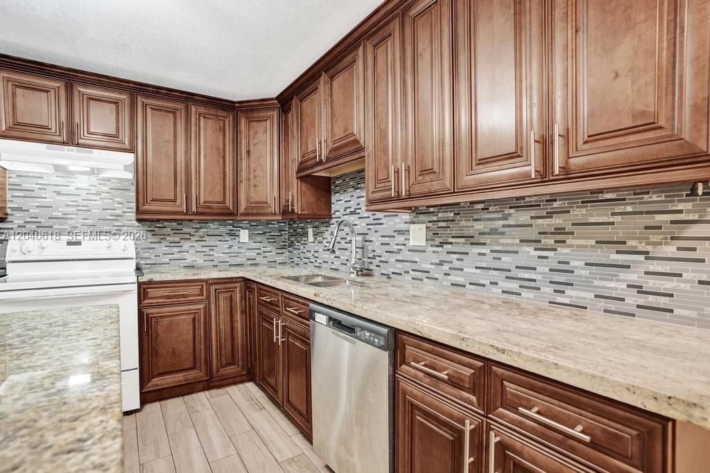 For Rent: $2,100 (2 beds, 2 baths, 1085 Square Feet)
