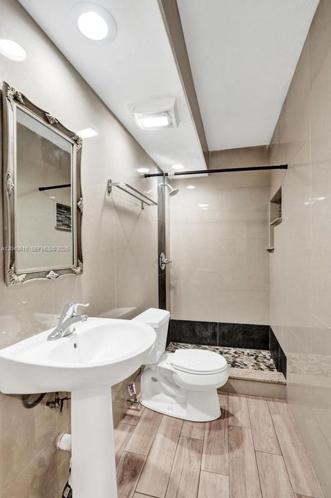 For Rent: $2,100 (2 beds, 2 baths, 1085 Square Feet)