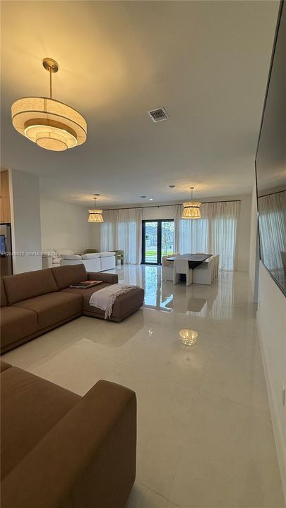 На продажу: $1,295,000 (5 спален, 4 ванн, 3373 Квадратных фут)