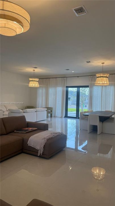 На продажу: $1,295,000 (5 спален, 4 ванн, 3373 Квадратных фут)