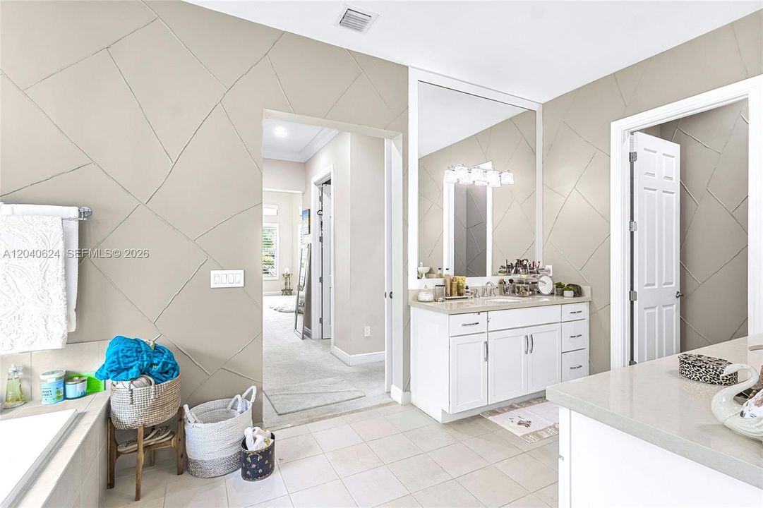 For Sale: $1,070,000 (2 beds, 3 baths, 2531 Square Feet)