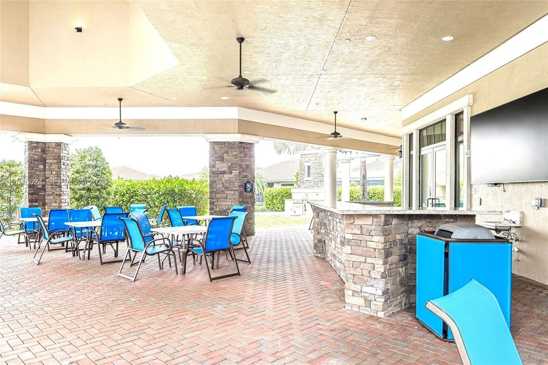 For Sale: $1,070,000 (2 beds, 3 baths, 2531 Square Feet)