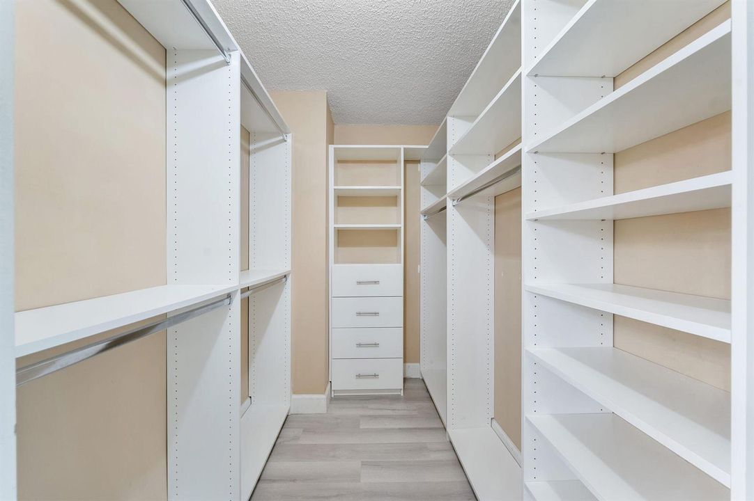 walking closet