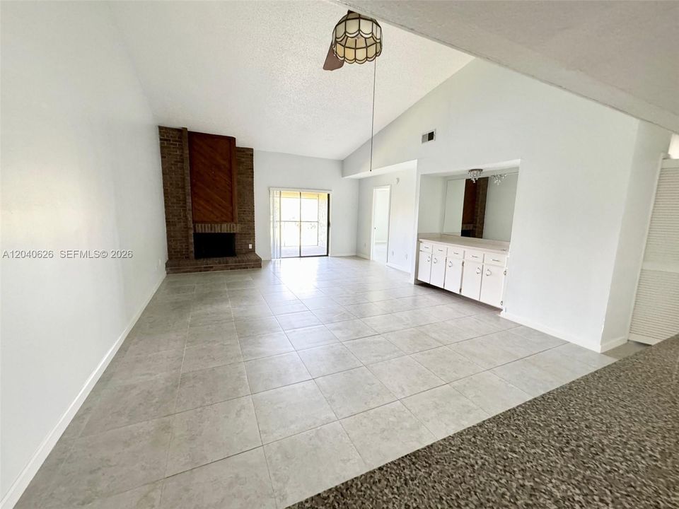 For Rent: $2,000 (2 beds, 2 baths, 1341 Square Feet)