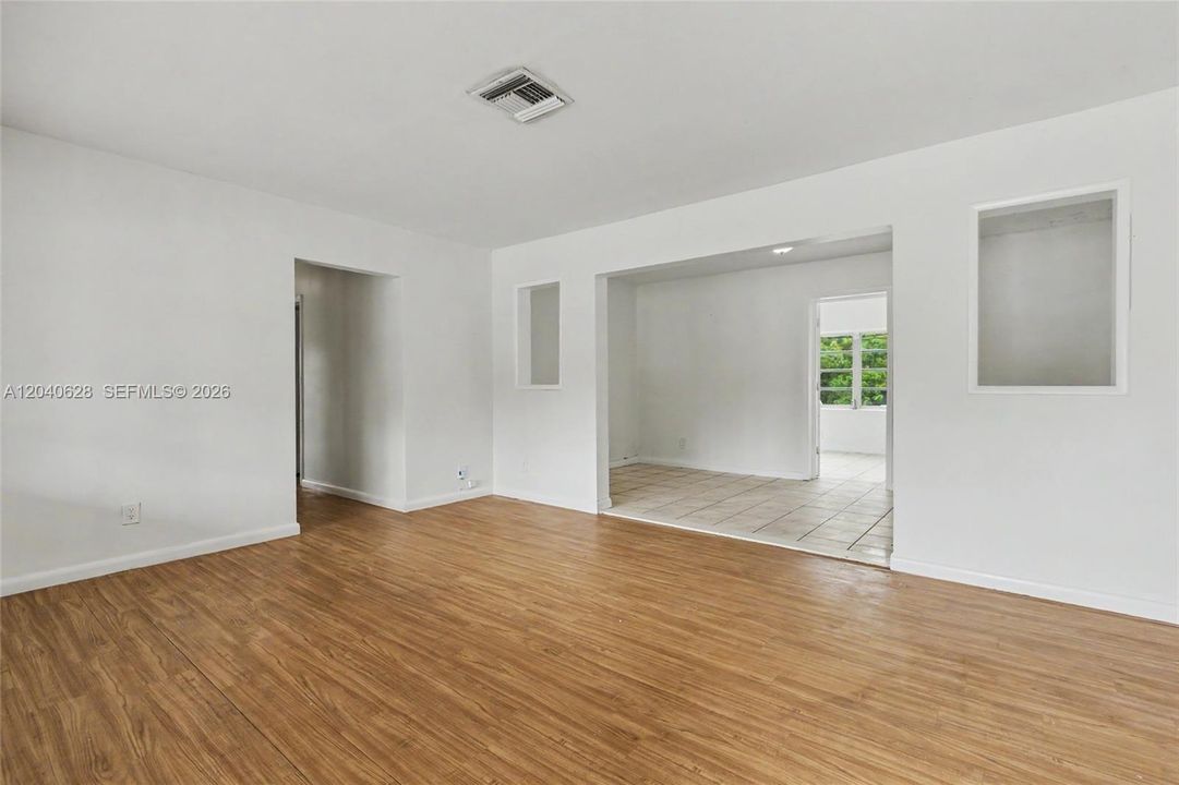 For Rent: $3,300 (3 beds, 2 baths, 1173 Square Feet)