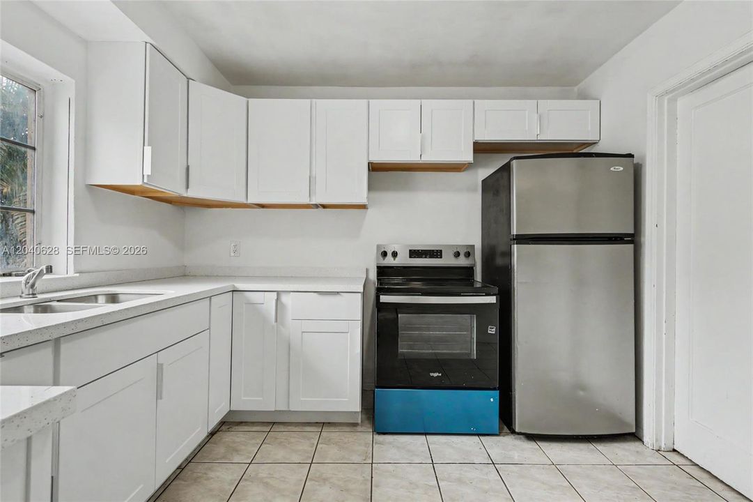 For Rent: $3,300 (3 beds, 2 baths, 1173 Square Feet)