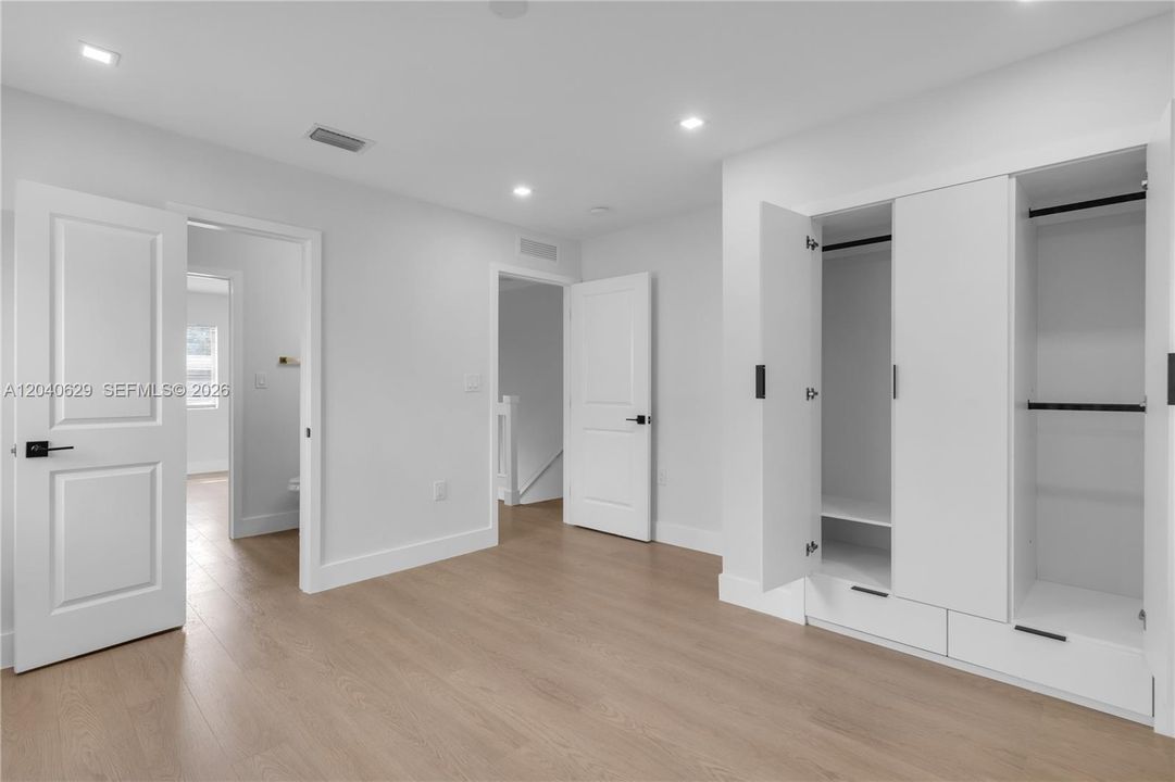 For Sale: $1,100,000 (3 beds, 2 baths, 1667 Square Feet)
