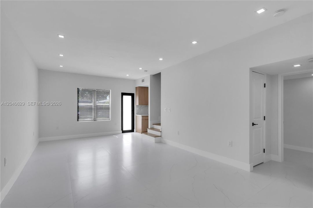 For Sale: $1,100,000 (3 beds, 2 baths, 1667 Square Feet)