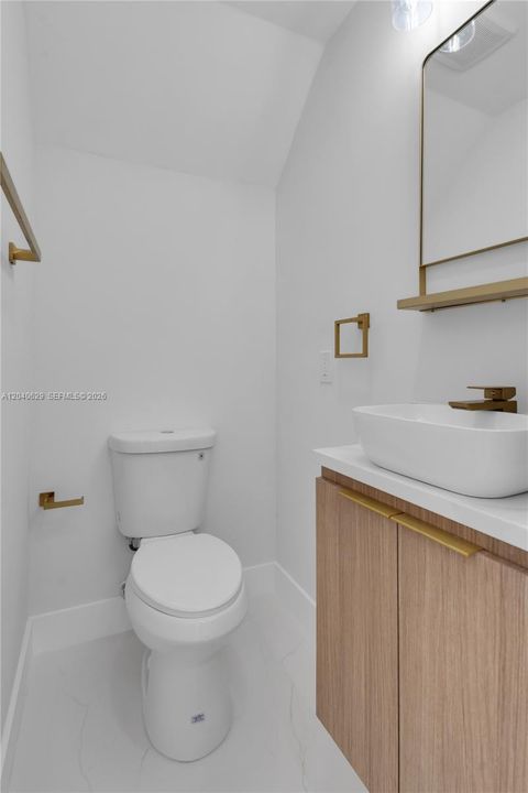 For Sale: $1,100,000 (3 beds, 2 baths, 1667 Square Feet)