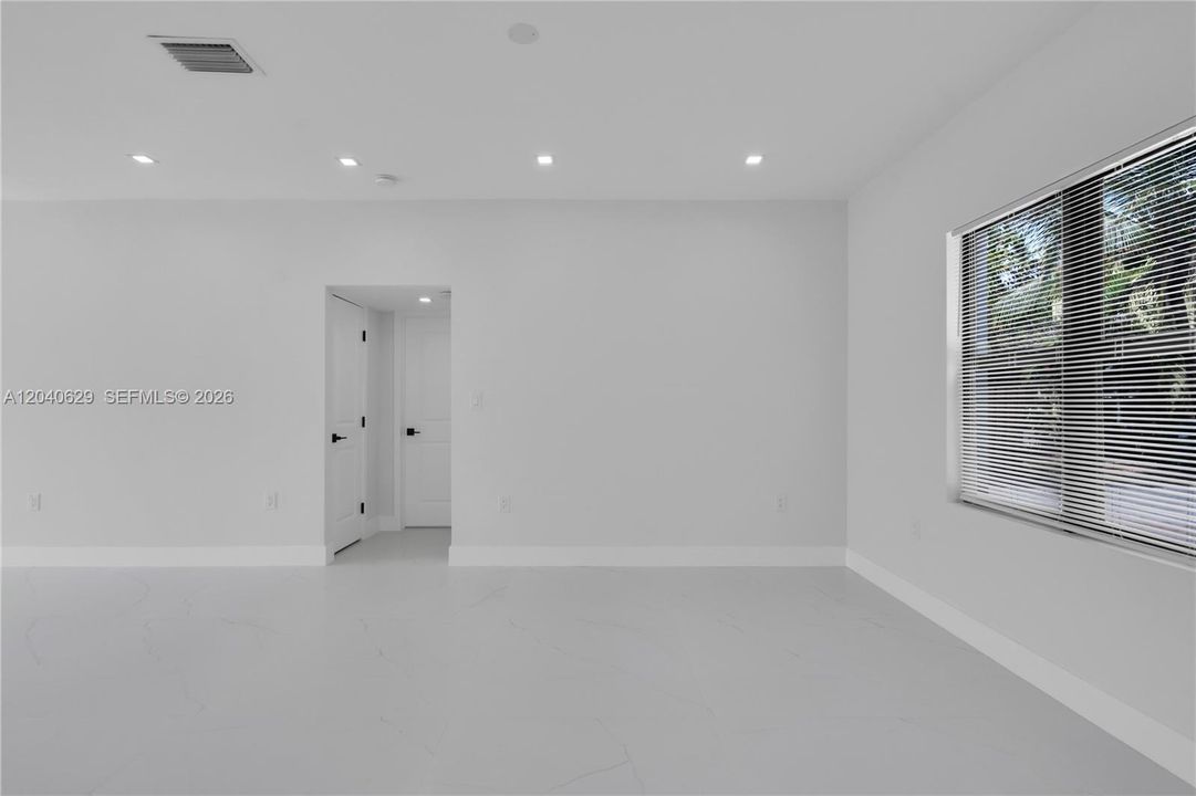 For Sale: $1,100,000 (3 beds, 2 baths, 1667 Square Feet)