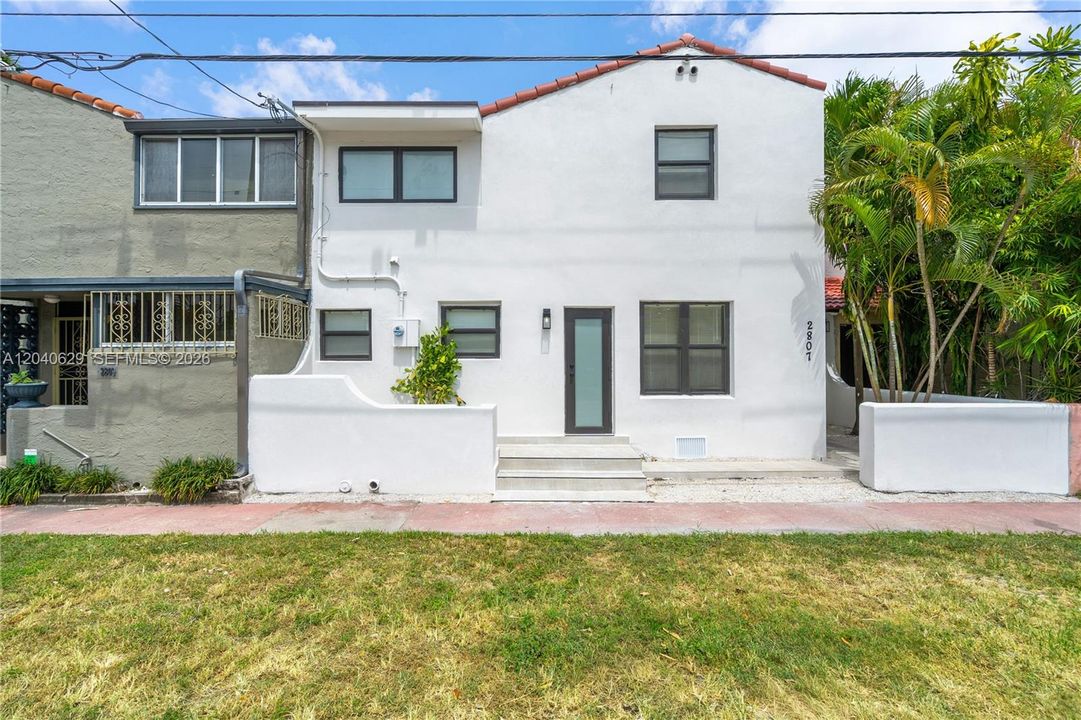 For Sale: $1,100,000 (3 beds, 2 baths, 1667 Square Feet)