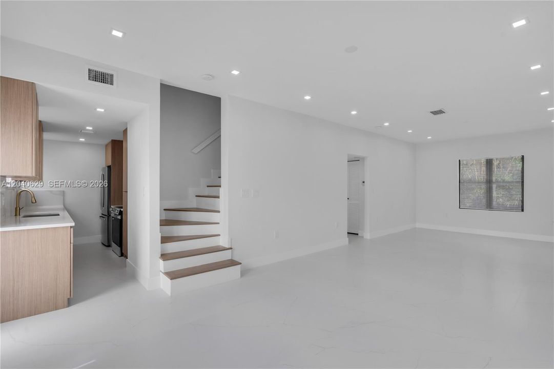 For Sale: $1,100,000 (3 beds, 2 baths, 1667 Square Feet)