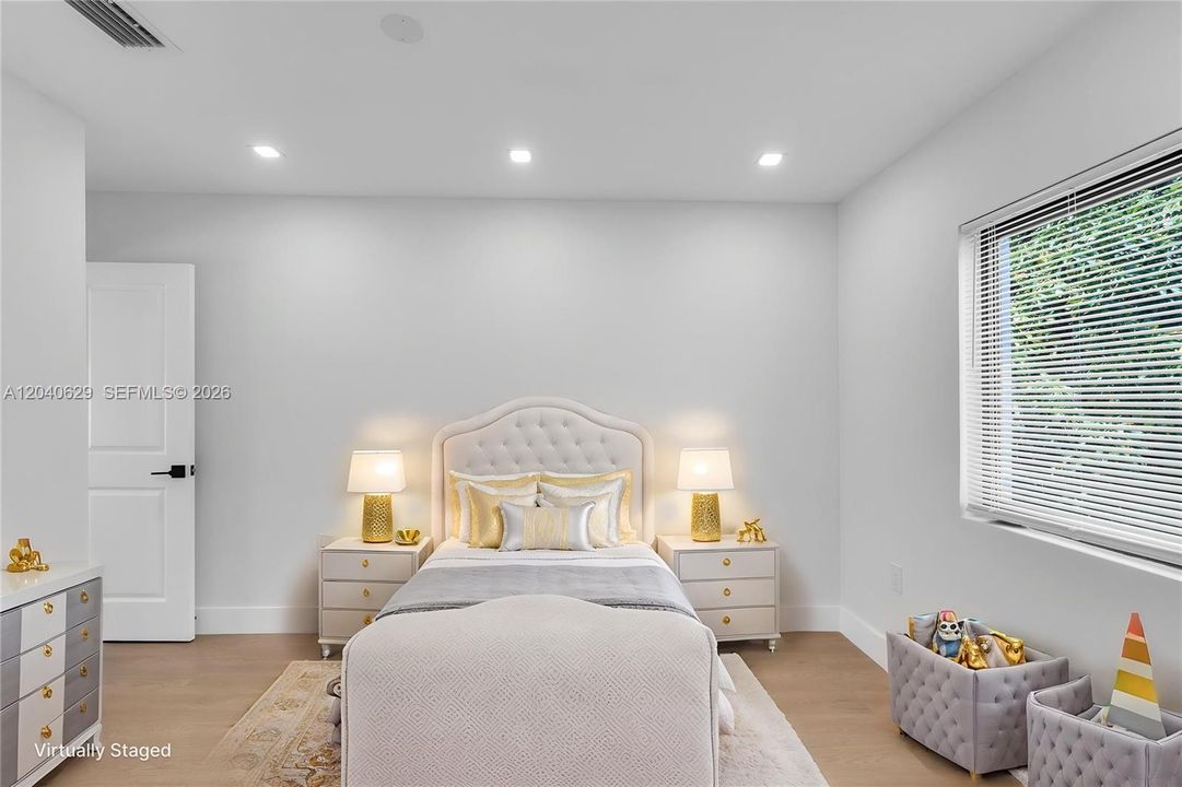 For Sale: $1,100,000 (3 beds, 2 baths, 1667 Square Feet)