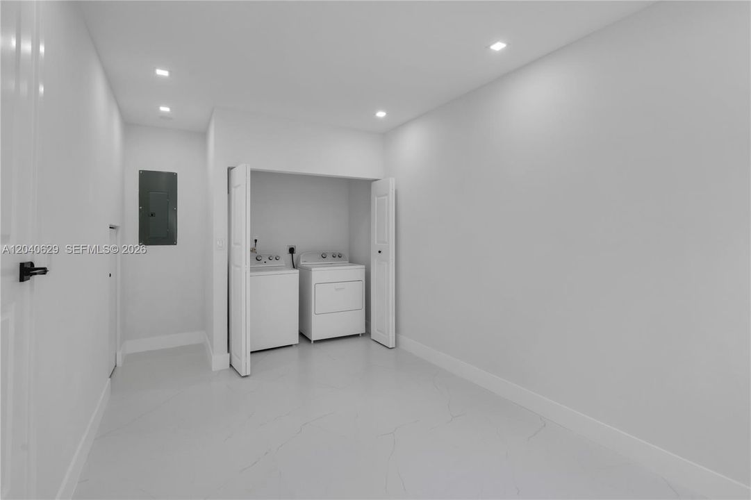For Sale: $1,100,000 (3 beds, 2 baths, 1667 Square Feet)