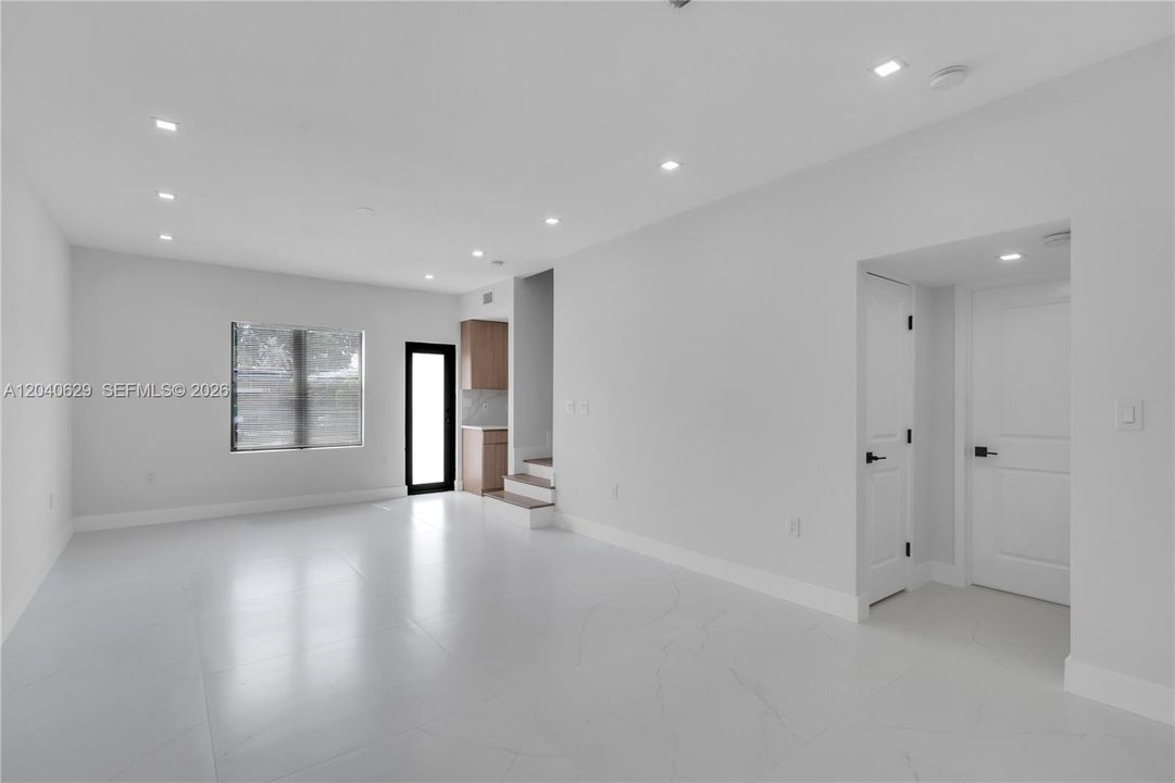 For Sale: $1,100,000 (3 beds, 2 baths, 1667 Square Feet)