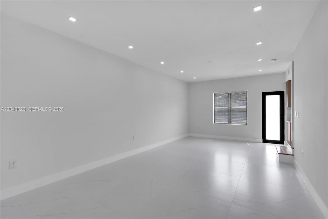 For Sale: $1,100,000 (3 beds, 2 baths, 1667 Square Feet)