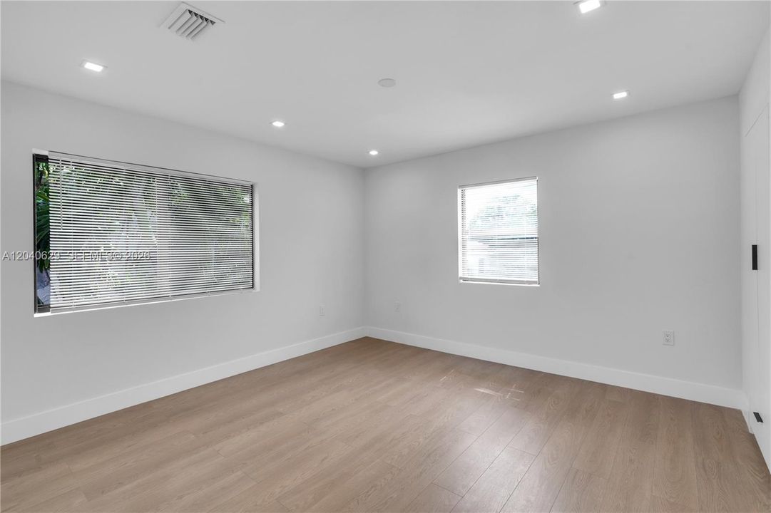 For Sale: $1,100,000 (3 beds, 2 baths, 1667 Square Feet)