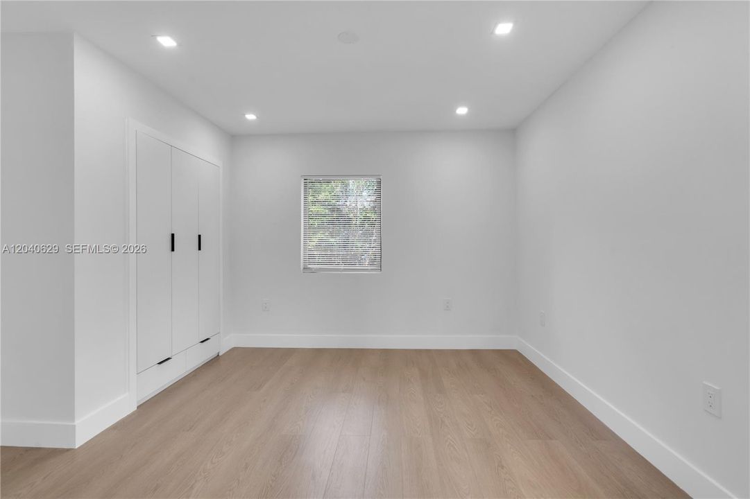 For Sale: $1,100,000 (3 beds, 2 baths, 1667 Square Feet)