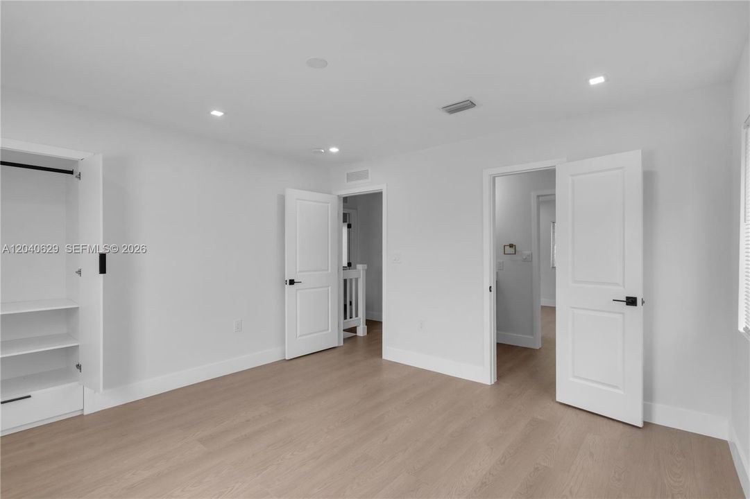 For Sale: $1,100,000 (3 beds, 2 baths, 1667 Square Feet)