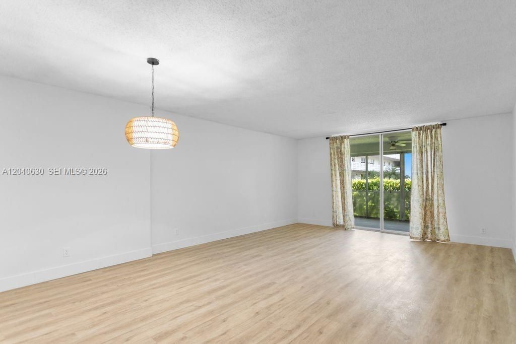 For Sale: $225,000 (2 beds, 2 baths, 1144 Square Feet)