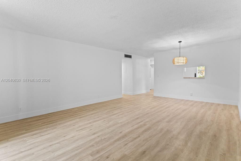 For Sale: $225,000 (2 beds, 2 baths, 1144 Square Feet)