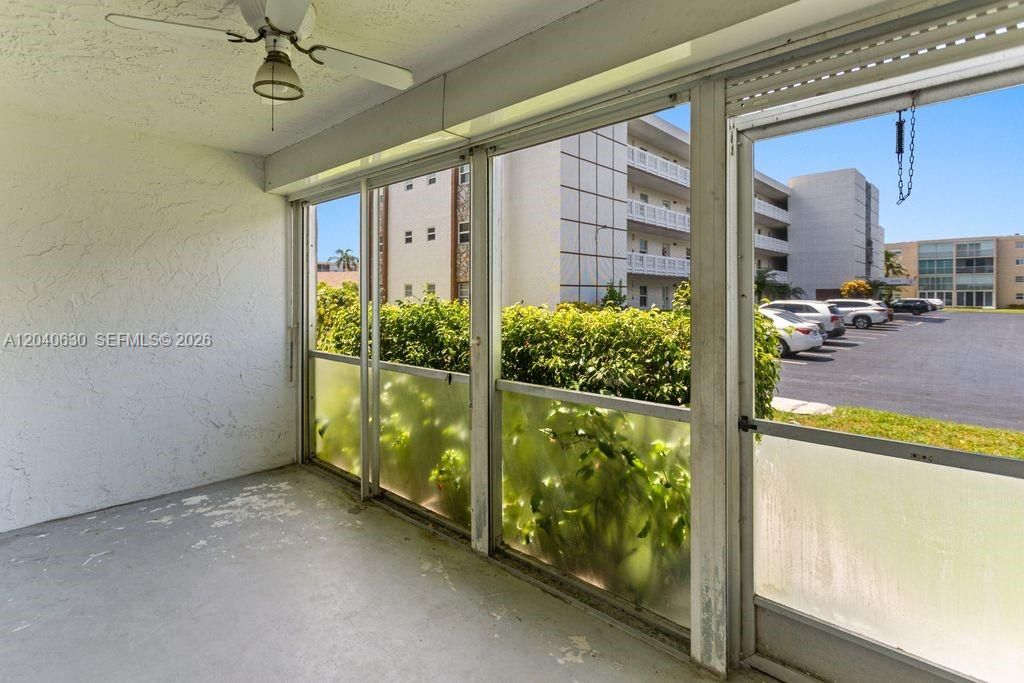 For Sale: $225,000 (2 beds, 2 baths, 1144 Square Feet)