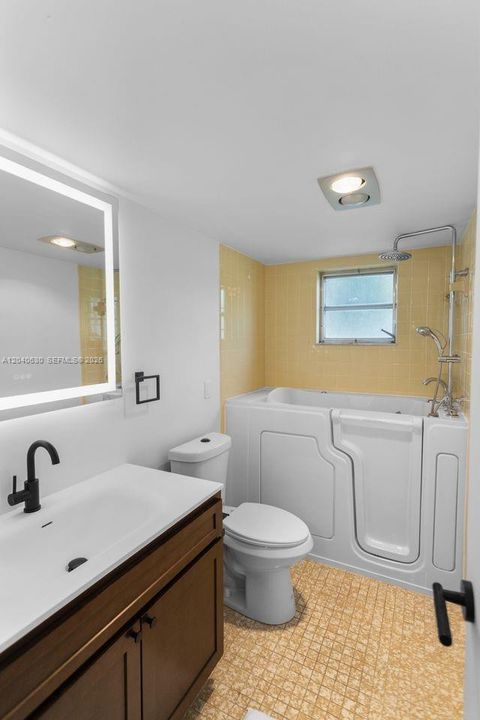 For Sale: $225,000 (2 beds, 2 baths, 1144 Square Feet)