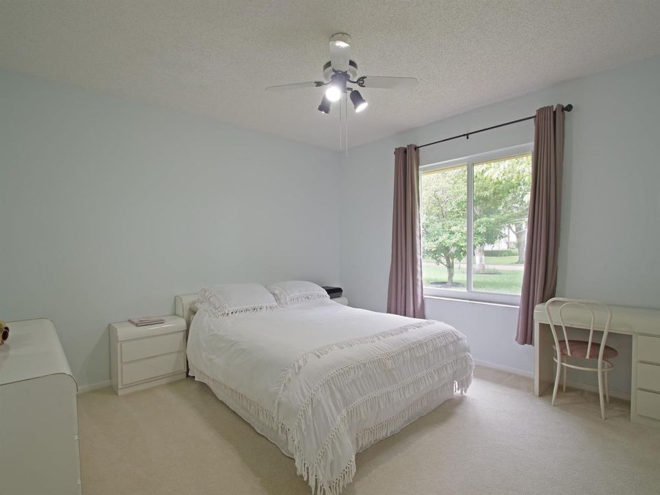 025-037-Middle Bedroom 1-2048x1536