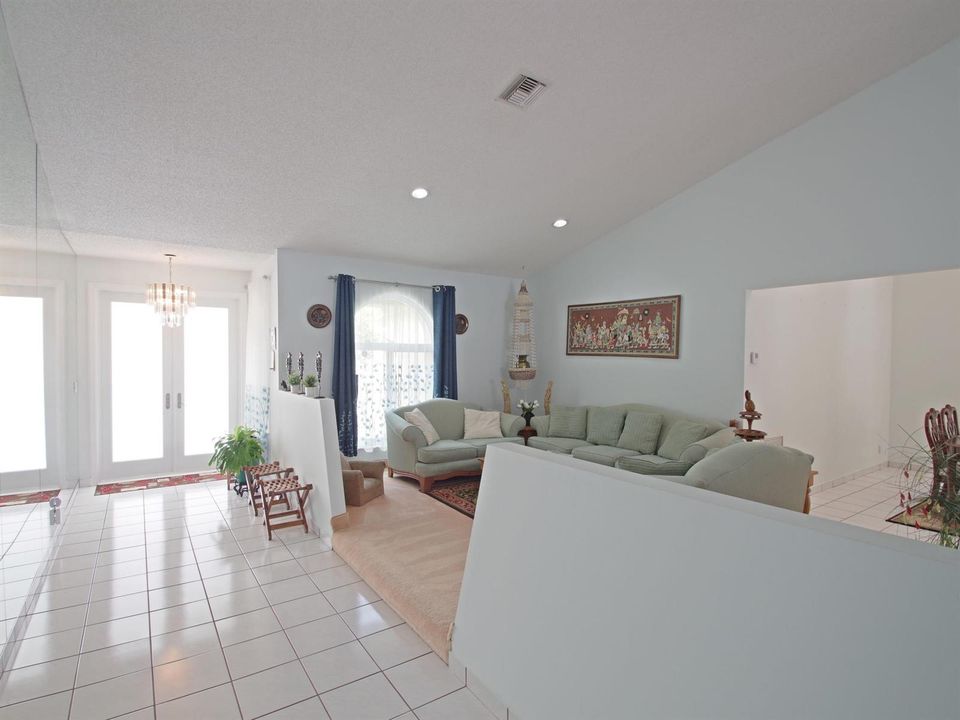 014-034-Foyer and Living-2048x1536