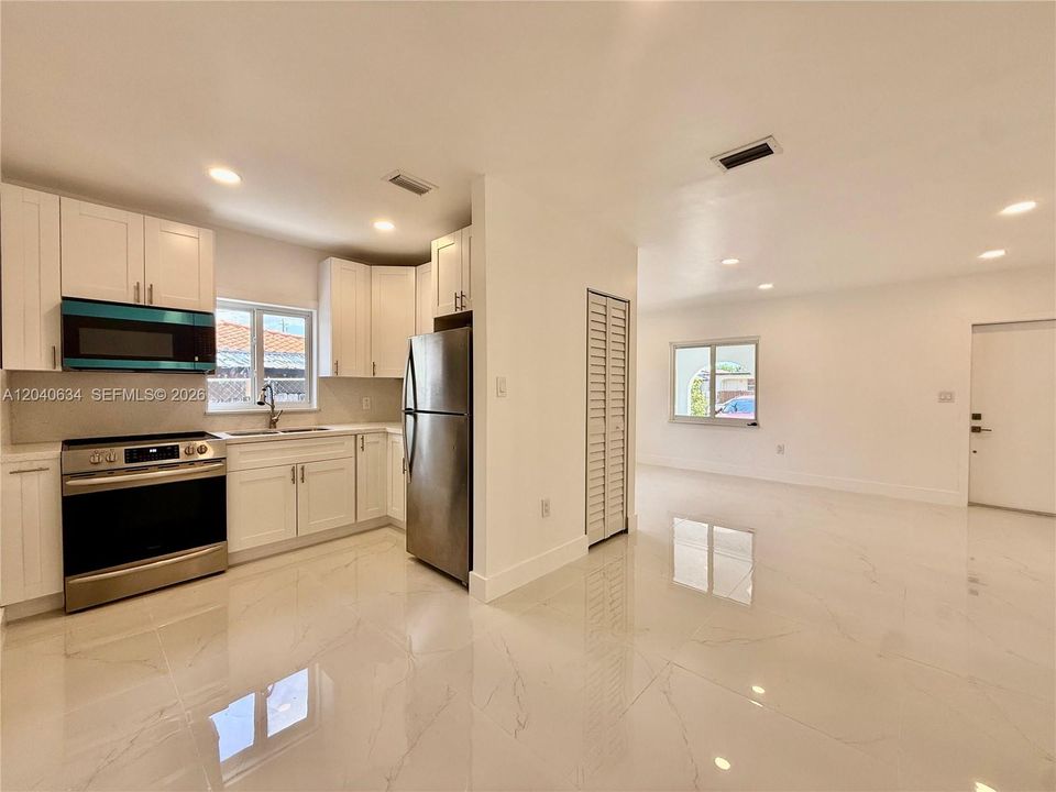 For Rent: $3,200 (3 beds, 2 baths, 1834 Square Feet)