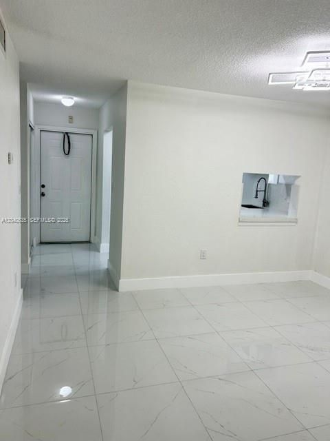 В аренду: $1,800 (1 спален, 1 ванн, 730 Квадратных фут)