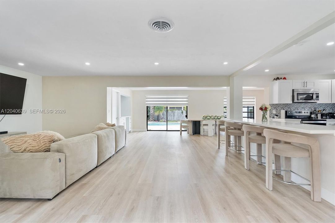 For Sale: $750,000 (4 beds, 3 baths, 2182 Square Feet)