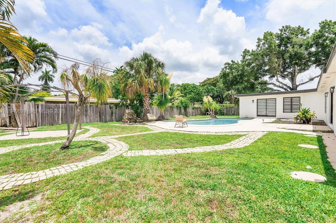 For Sale: $750,000 (4 beds, 3 baths, 2182 Square Feet)