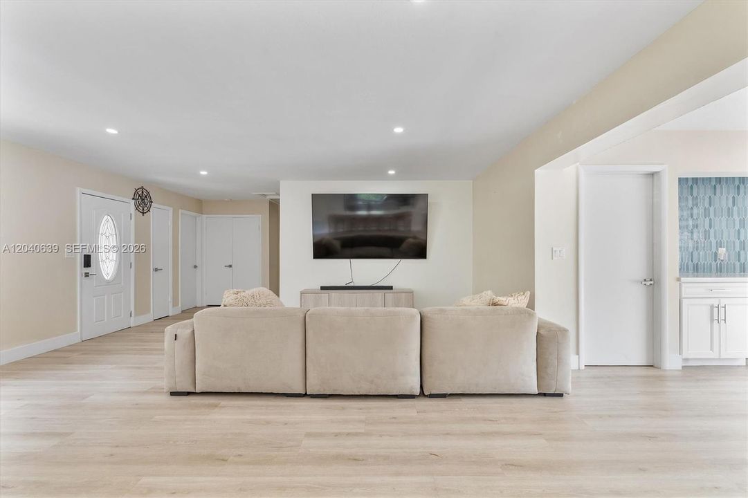 For Sale: $750,000 (4 beds, 3 baths, 2182 Square Feet)