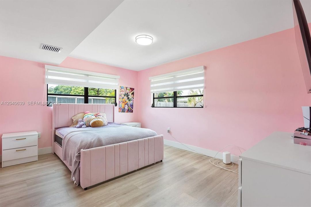 For Sale: $750,000 (4 beds, 3 baths, 2182 Square Feet)