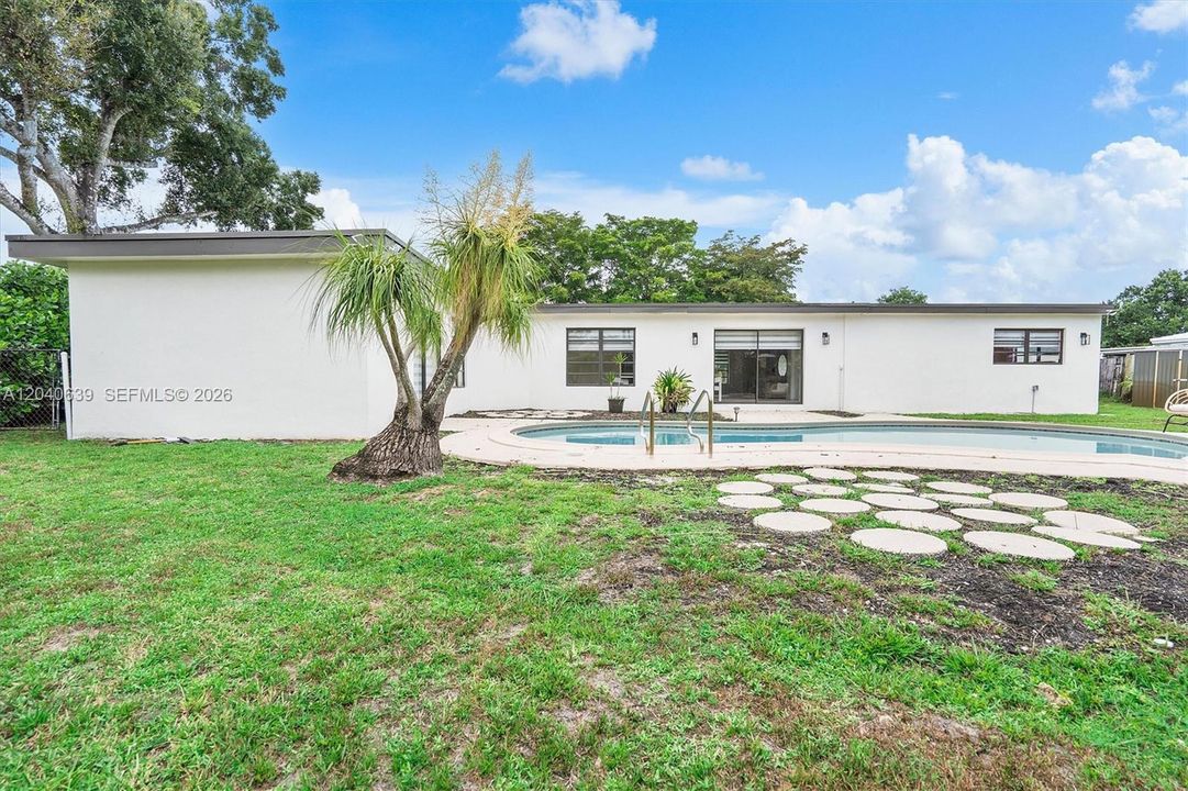 For Sale: $750,000 (4 beds, 3 baths, 2182 Square Feet)