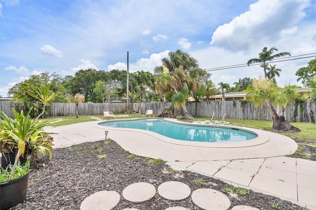 For Sale: $750,000 (4 beds, 3 baths, 2182 Square Feet)