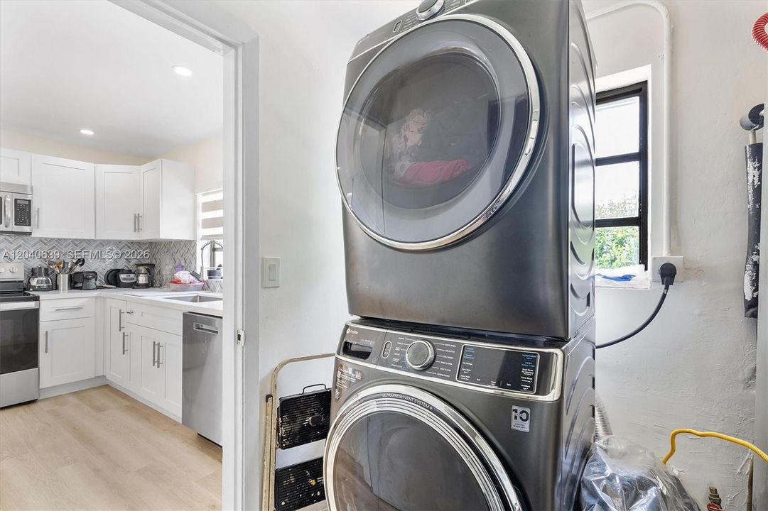 For Sale: $750,000 (4 beds, 3 baths, 2182 Square Feet)