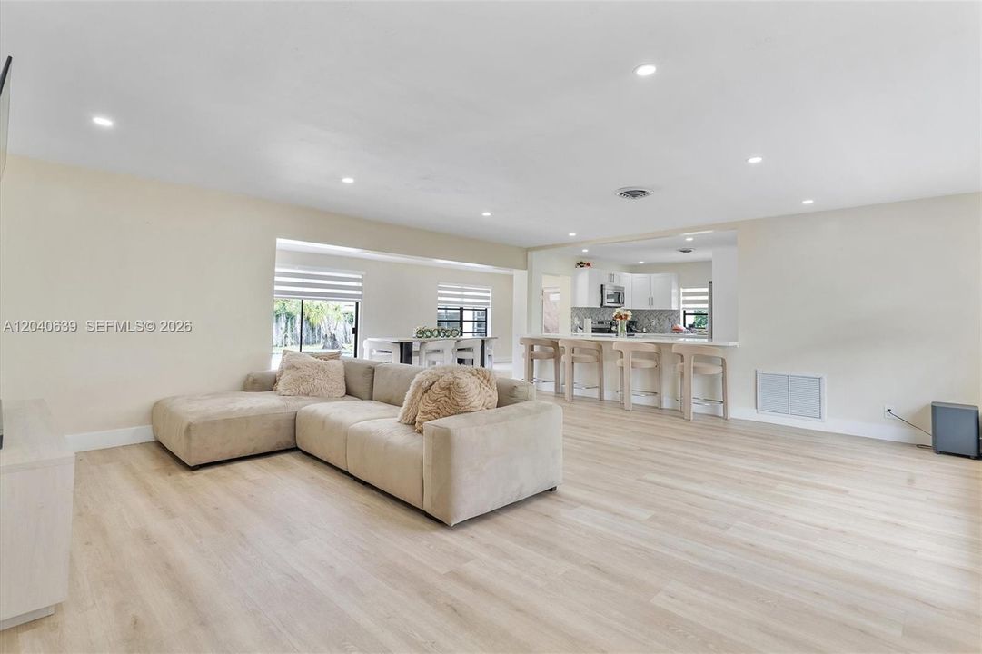 For Sale: $750,000 (4 beds, 3 baths, 2182 Square Feet)
