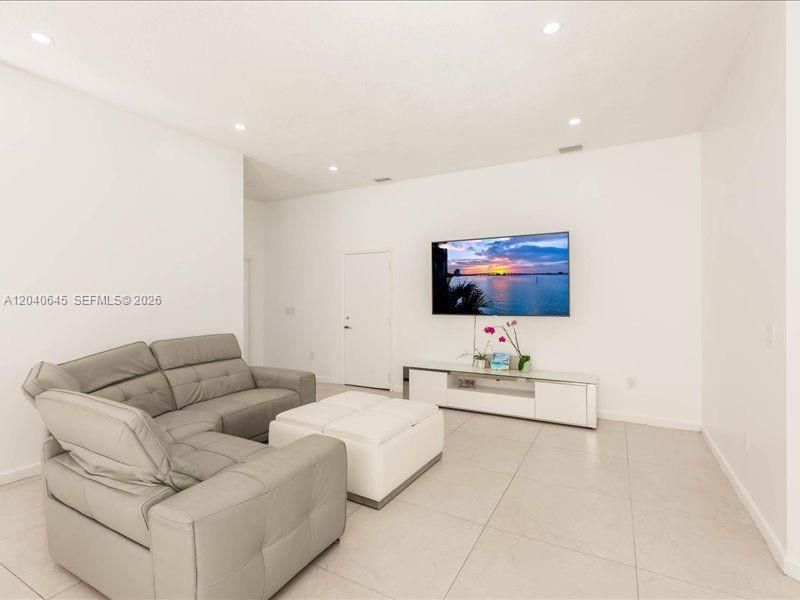 En Renta: $3,200 (3 camas, 2 baños, 1373 Pies cuadrados)