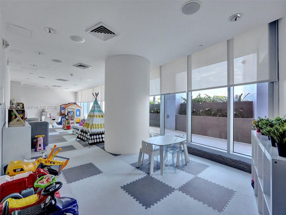 For Rent: $9,000 (2 beds, 3 baths, 1479 Square Feet)