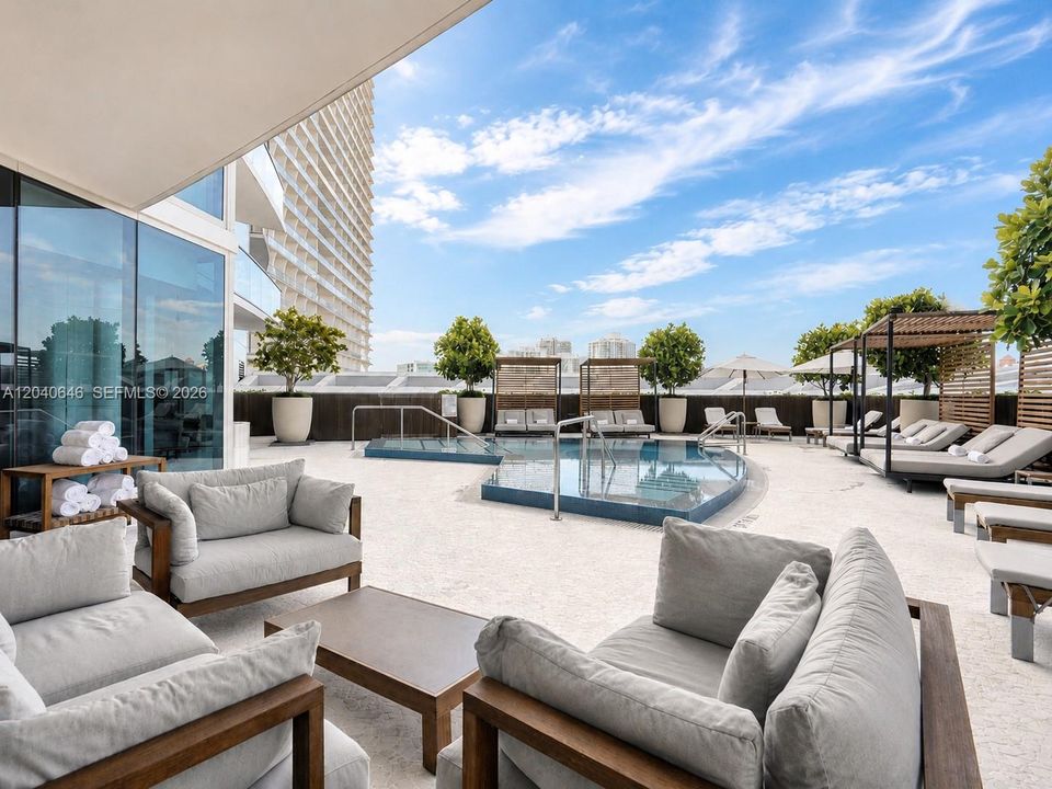For Rent: $9,000 (2 beds, 3 baths, 1479 Square Feet)