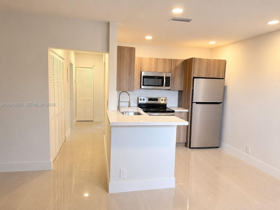 В аренду: $2,350 (2 спален, 2 ванн, 860 Квадратных фут)