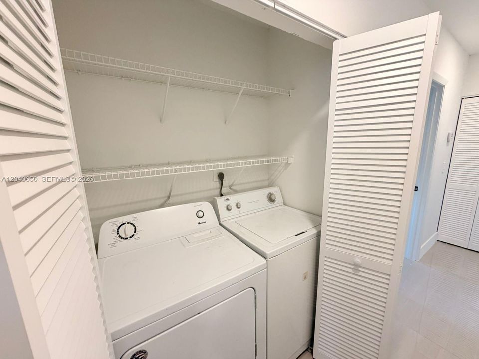 В аренду: $2,350 (2 спален, 2 ванн, 860 Квадратных фут)