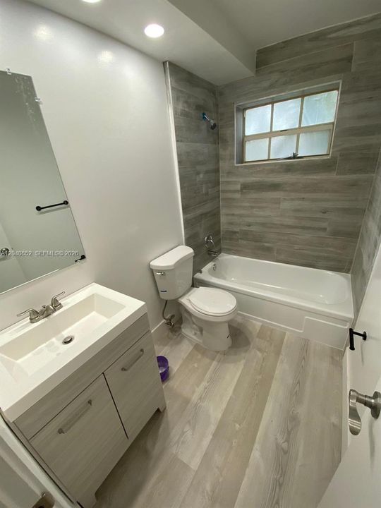 For Rent: $1,800 (1 beds, 1 baths, 725 Square Feet)