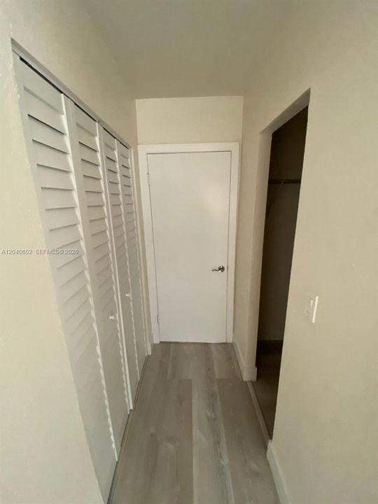 For Rent: $1,800 (1 beds, 1 baths, 725 Square Feet)