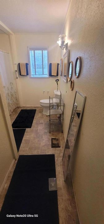 ALF7 MAIN BATHROOM