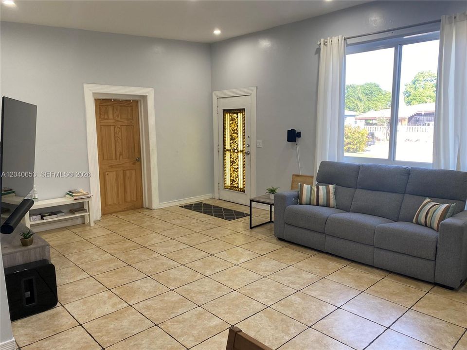 For Sale: $590,000 (4 beds, 2 baths, 1705 Square Feet)