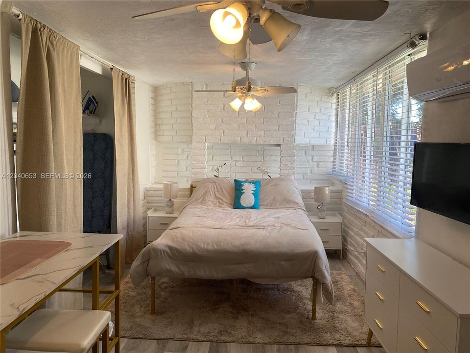 For Sale: $590,000 (4 beds, 2 baths, 1705 Square Feet)